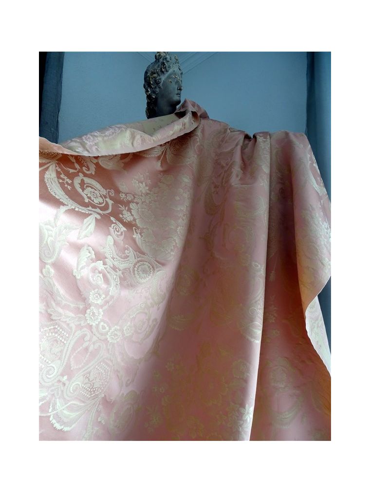 etoffe de soie 6 lettres