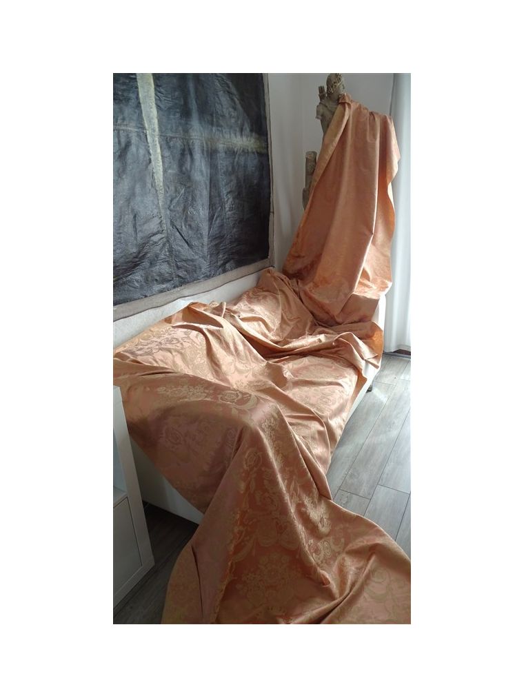 etoffe de soie 6 lettres