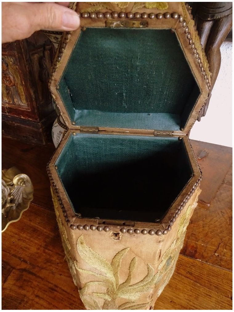 Boîte Coffret En Bois Vintage Finement Gravée Et Ajourée - Objet Artisanal Français - Occasion Parfait état