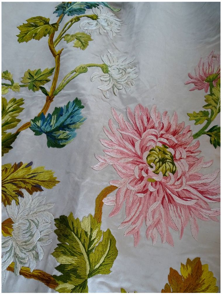 Une fine broderie Chinoise métallisée Oiseaux sur soie